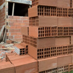MS gerou 1.938 empregos formais no bimestre, com destaque para Construção e Serviços