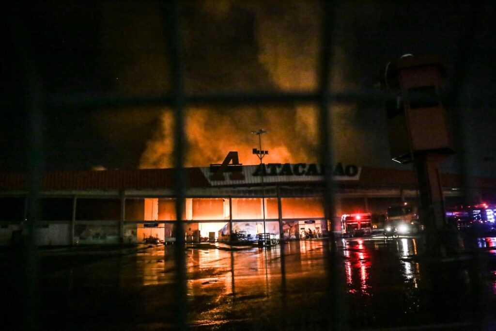 Incendio-Atacadao-Foto-Henrique-Arakaki-1-1536x1024-1