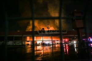 Incendio-Atacadao-Foto-Henrique-Arakaki-1-1536x1024-1