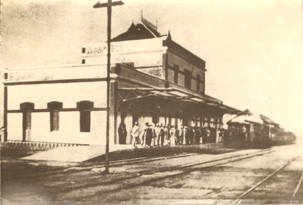 (29) 1920 - Segunda Estação Ferroviária de Três Lagoas, Construida em 1922 e Demolida em 1961 -2