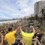 Flávio Bolsonaro Lança Campanha à Presidência em Copacabana com Foco em Segurança e Economia