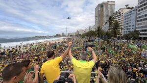 Flávio Bolsonaro inicia campanha à Presidência no Rio de Janeiro